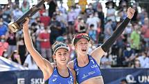 Turnaj Světového okruhu v plážovém volejbalu kategorie 4*, 6. června 2021 v Ostravě. Finálový zápas - Jolana Heidrichová, Anouk Verdeová-Depraová ze Švýcarska vs. Sarah Sponcilová (vlevo), Kelly Claesová (vpravo) z USA.