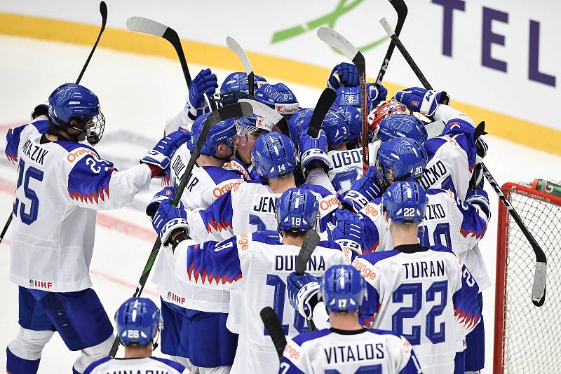 Mistrovství světa hokejistů do 20 let, skupina A: Slovensko - Kazachstán, 27. prosince 2019 v Třinci. Na snímku radost Slovenska.