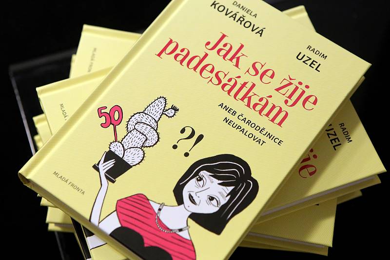 Kniha Radima Uzla a Daniely Kovářové Jak se žije padesátkám.