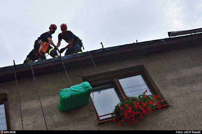 Zásahy moravskoslezských hasičů po pondělní bouřce.