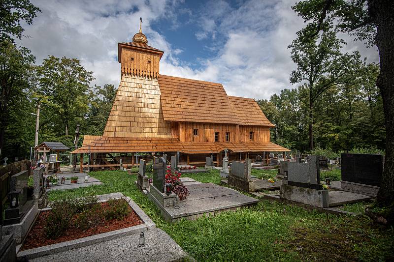 Stavba repliky vyhořelého kostelíku Božího Těla, září 2020 v Gutech.