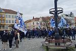 Fanoušci Baníku Ostrava v Uherském Hradišti před utkáním se Slováckem.