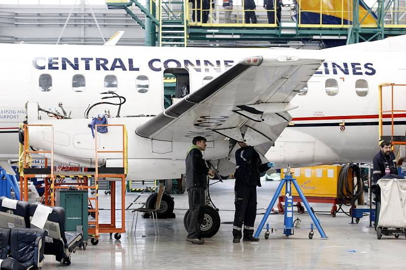 Letecký opravárenský závod Job Air Technic. Hangár, ve kterém se opravují velké boeingy a airbusy.