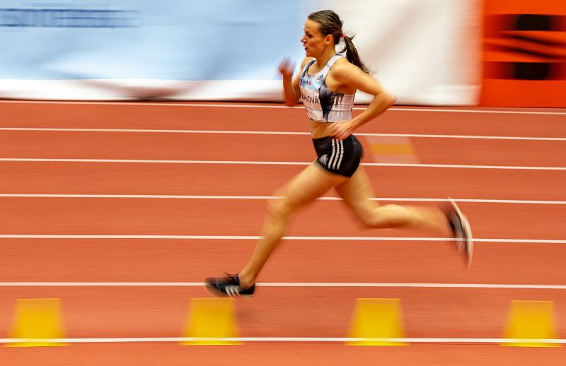 Mezinárodní halový atletický mítink Czech Indoor Gala 2020, 5. února 2020 v Ostravě. Běh 1500m ženy Simona Vrzalová z Česka.