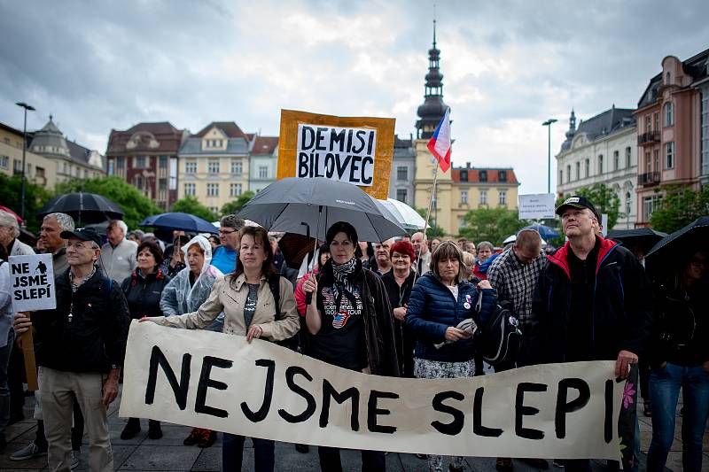 Demonstrace za nezávislou justici a proti vládě na Masarykově náměstí v Ostravě, 28. května 2019.