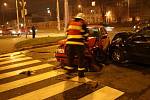 Nehoda dvou osobních aut se stala v sobotu vpodvečer na křižovatce ulic Várenské a Novinářské v Ostravě.