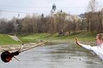 Vodáci, turisté, trampové a milovníci folkloru se v sobotu setkali u soutoku řek Ostravice a Lučiny v Ostravě, aby otevřeli ostravské vodácké stezky pro rok 2010.