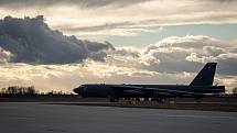 Americký bombardér B-52 přistál na letišti Leoše Janáčka v Mošnově.