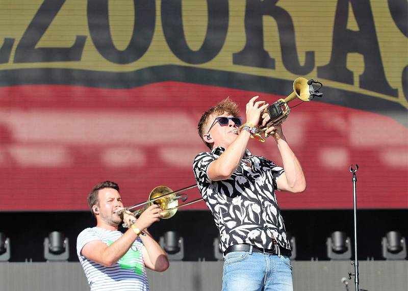 Úderem sedmnácté hodiny oficiálně začal ve středu 13. července ostravský festival Colours of Ostrava.