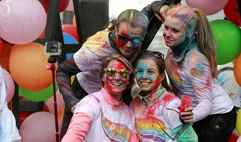 Bezmála tři tisíce lidí se zúčastnilo prvního ostravského ročníku světově známé akce Rainbow run – duhový běh, který se v sobotu konal v Dolní oblasti Vítkovic.