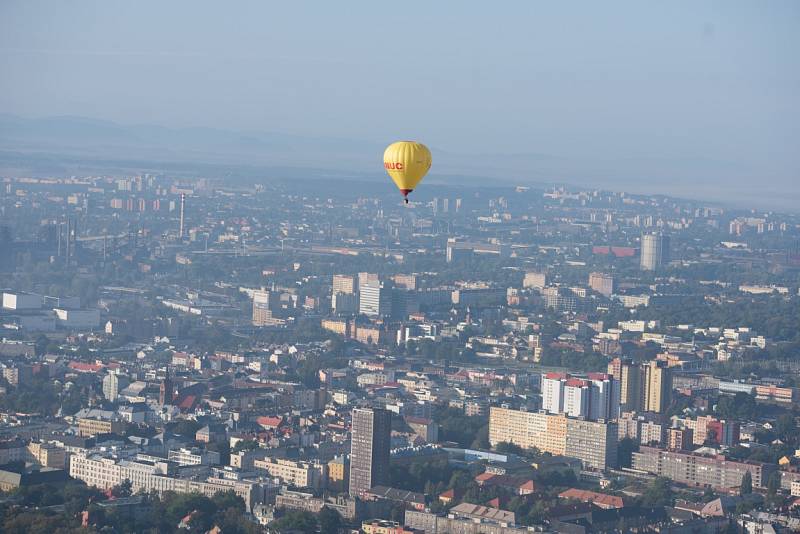 O víkendu panovalo příznivé počasí. Nad Ostravu vzlétlo hned několik balónů. 