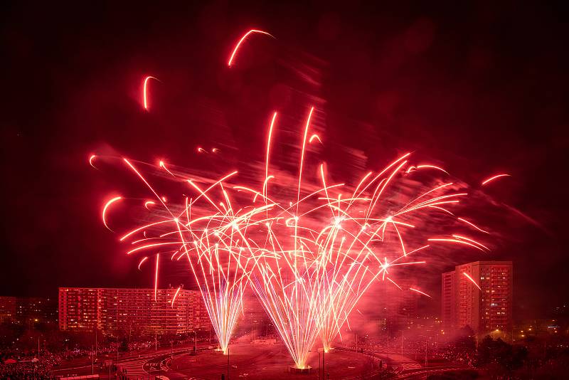 Novoroční ohňostroj v Ostravě-Hrabůvce, 1. ledna 2020.
