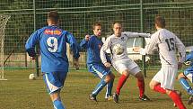 Fotbalisté Poruby 2011 (v bílém) hrají momentálně krajský přebor.