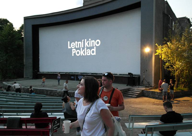 Letní kino Amfi/Poklad v Ostravě-Porubě filmovou sezonu zahájilo po dlouhých dvaadvaceti letech.