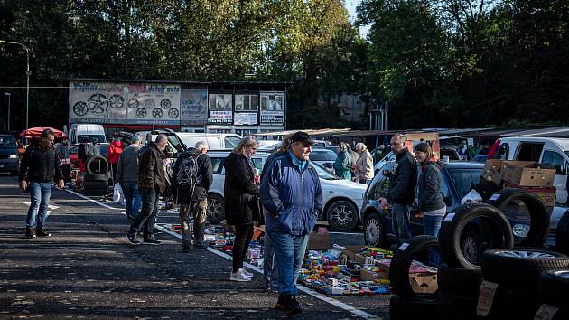 Ilustrační foto: Autoburza a bleší trh na Místecké ulici v Ostravě.