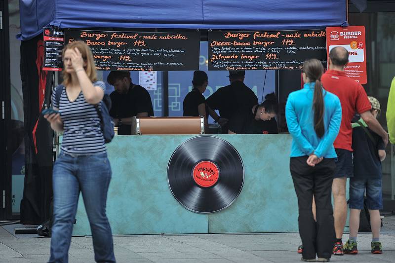 Festival. Lidé, kteří zavítají na Burger festival, měli z čeho vybírat.