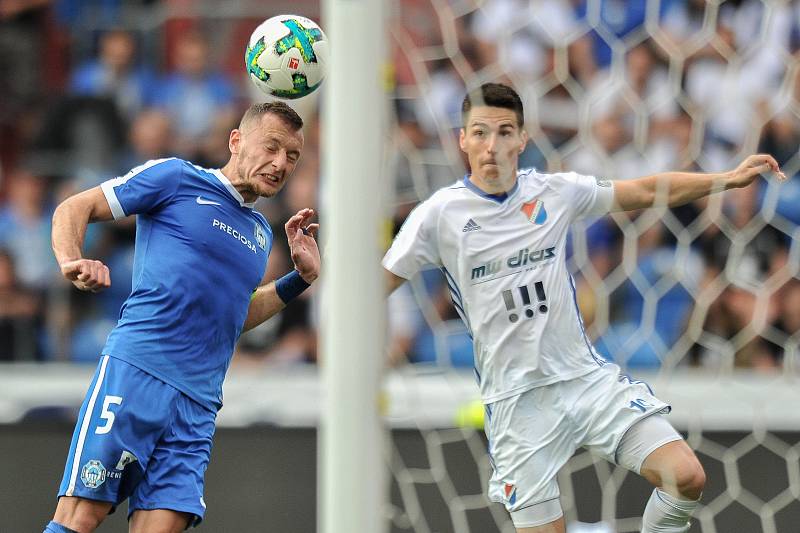 Utkání 28. kolo první fotbalové ligy FC Baník Ostrava - FC Sloban Liberec, 12. května v Ostravě. (vlevo) Coufal Vladimír a Hrubý Robert.