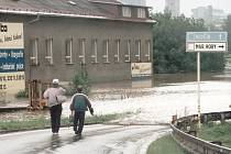 Odbočka, kudy se z Mariánskohorské sjíždí na Švermovu, byla před dvaceti lety zatopená. 