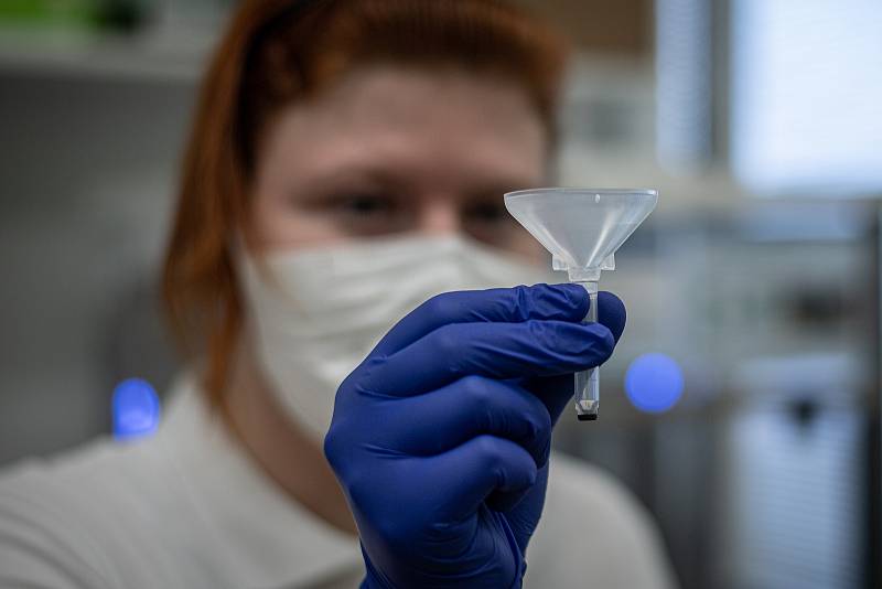 Jako první na moravě laboratoře AGELLAB umí detekovat přítomnost koronaviru ze vzorku slin, 25. Ledna 2021 v Ostravě. Odběrové testovací sada.