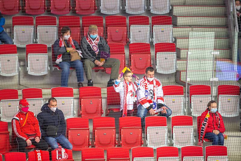 Fanoušci při derby Třinec - Vítkovice (8. prosince 2021)