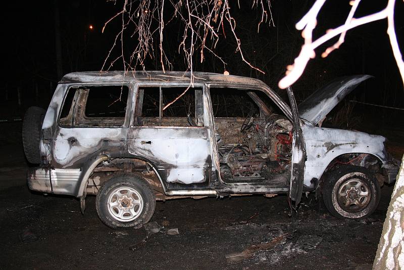 Pachatelé s vozidlem po činu odjeli ke Slezskoostravskému hradu. Zde auto odstavili a zapálili.