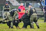 Dny NATO v Ostravě na letišti v Mošnově. Přehlídka policií - kynologové