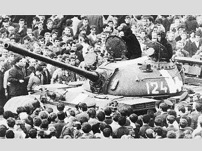 Sovětské tanky v Ostravě v srpnu 1968