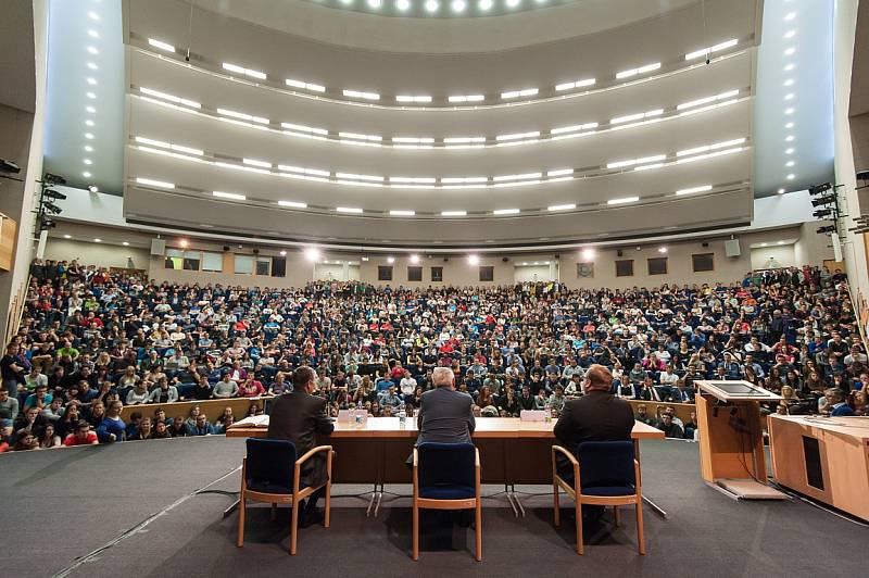 Prezident Miloš Zeman na besedě se studenty Vysoké školy báňské – Technické univerzity Ostrava, listopad 2014.