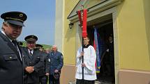Hasiči z Lukavce, místní části Fulneku, si ke svému 130. výročí nadělili nový prapor, který byl při mši ve zcela zaplněném kostele slavnostně posvěcen. 