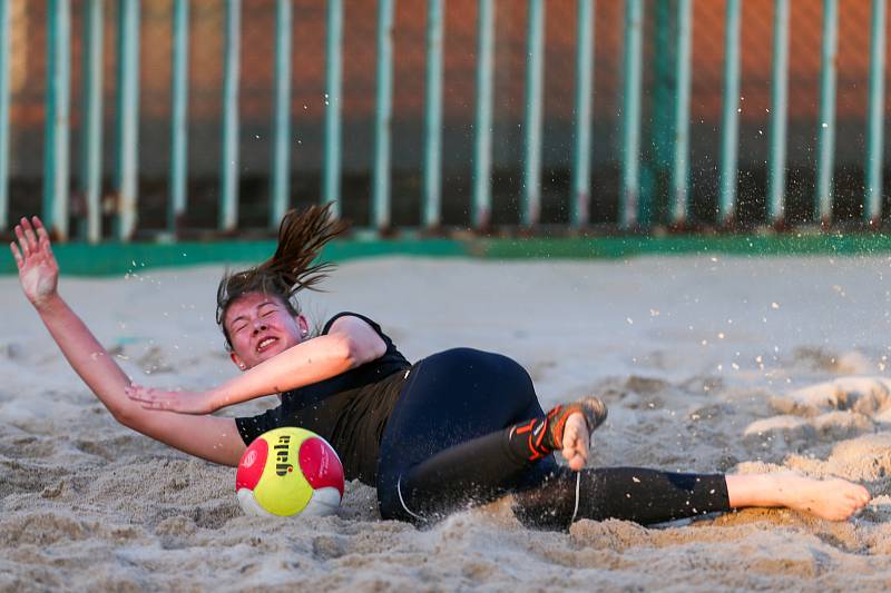 Beach volejbal, Ostravská noční liga.