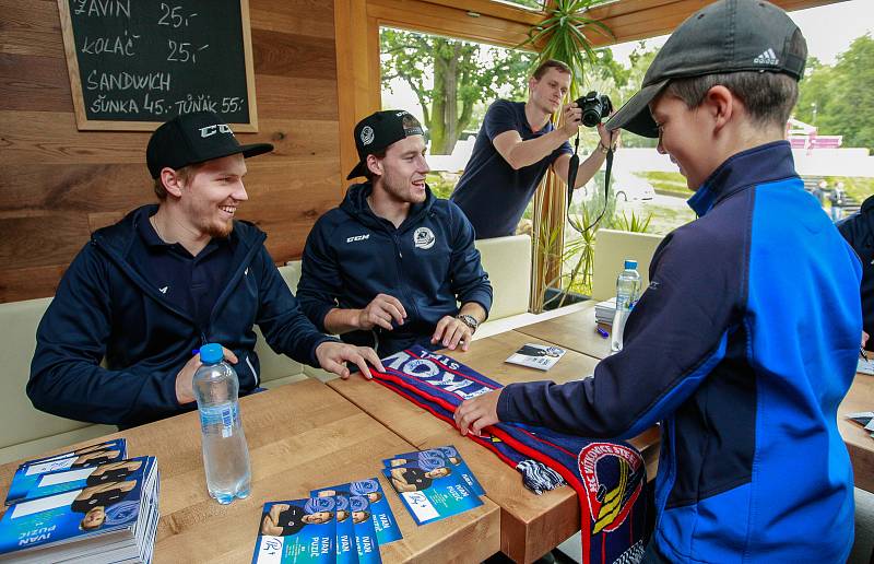 Autogramiáda hokejistů HC Vítkovice Ridera v areálu Skalka family park.