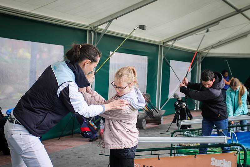 Zahájení golfové sezóny v Golf Park Lhotka.