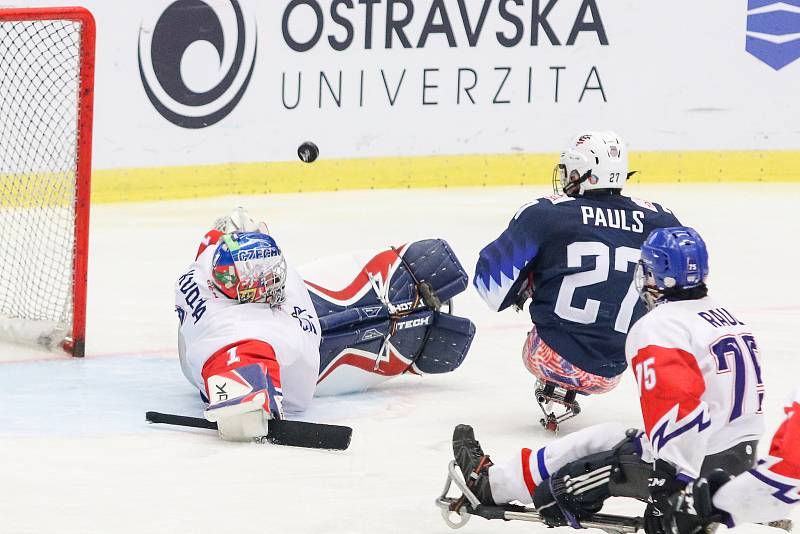 Mistrovství světa v para hokeji 2019, 3. května 2019 v Ostravě. Na snímku (zleva) Kudela Martin (CZE), Pauls Josh (USA), Raul Jiri (CZE).