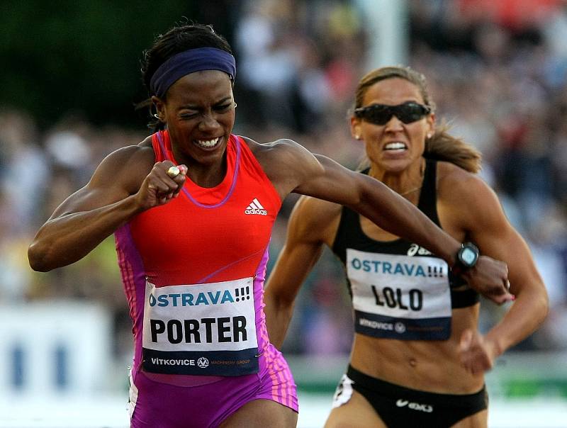 Zlatá tretra, 100 metrů překážky žen, vlevo Tiffany Porter, vpravo Lolo Jones.