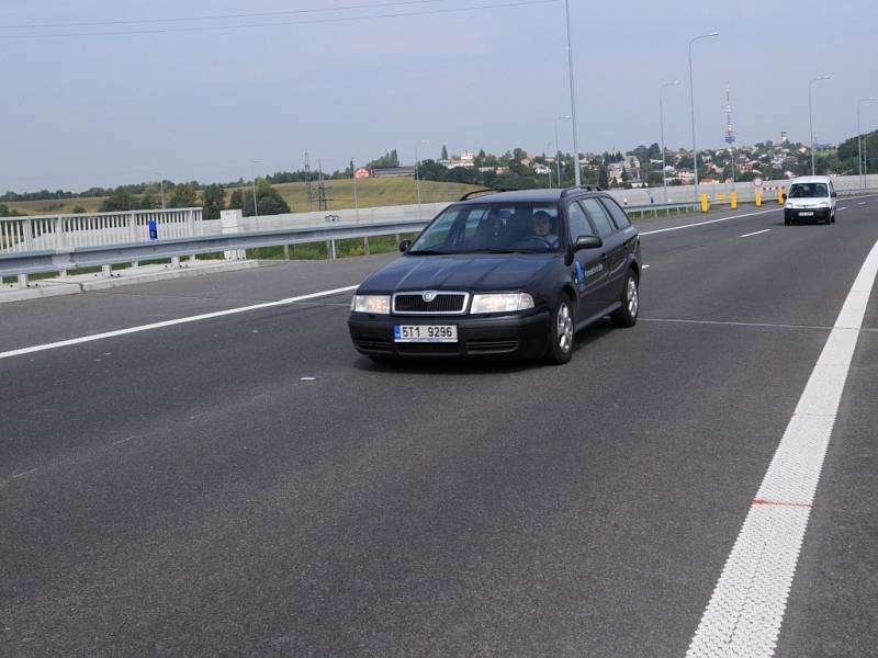 Hned tři nepříjemná zvlnění čekají na řidiče jedoucí po ostravském úseku dálnice D 47. 