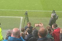 Pavel Nedvěd se podepisoval fanouškům.