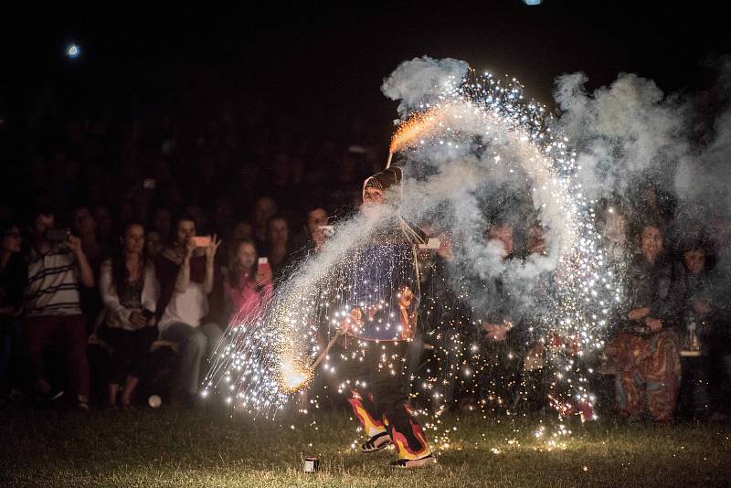 Ohňostroj katalánské kultury, který se konal 1. července 2017 v Ostravě.