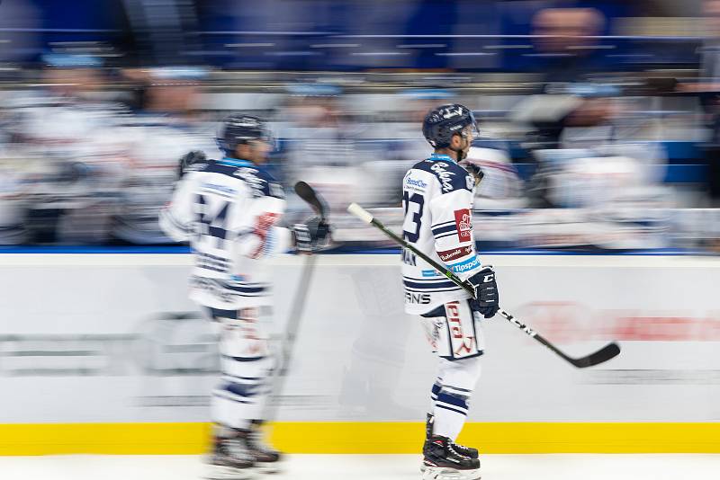 Utkání 13. kola hokejové extraligy: HC Vítkovice Ridera - Mountfield Hradec Králové, 25. října 2019 v Ostravě. Na snímku (zleva) Jan Schleiss a Ondřej Roman.