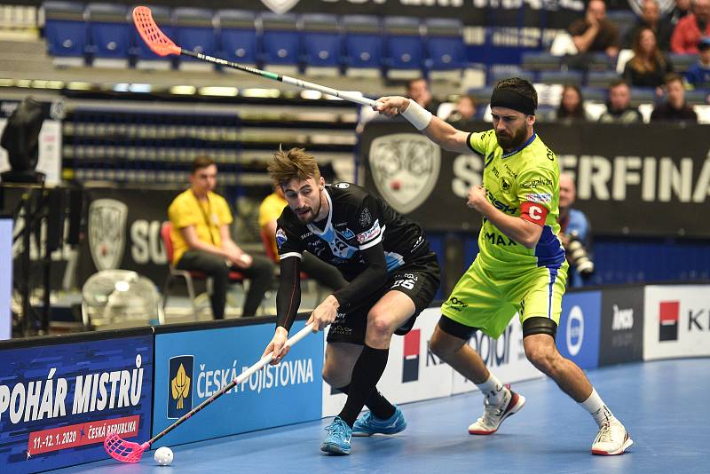 Superfinále play off florbalové superligy mužů: Technology florbal Mladá Boleslav - 1. SC TEMPISH Vítkovice, 14. dubna 2019 v Ostravě. Na snímku (zleva) Gruber Jakub a Sladký Tomáš.