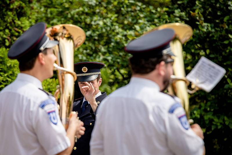 Děkovný koncert Hudby Hradní stráže a Policie České republiky lidem v první linii, 12. června 2020 u Fakultní nemocnice v Ostravě.