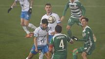 Utkání 11. kola první fotbalové ligy: FC Baník Ostrava - Bohemians Praha 1905, 11. prosince 2020 v Ostravě. (střed) José Mena Rodríguez z Ostravy a Josef Jindřišek z Bohemians.