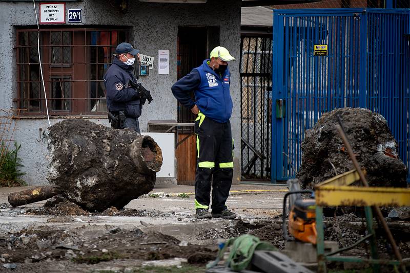 Stavba nové zdi ve Věznici Heřmanice, 15. dubna 2020.