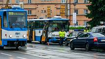 Nehoda autobusu s tramvaji ve Vítkovicích.