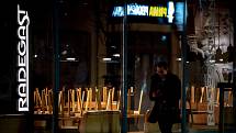 Zavřená Radegastovna na Masarykově náměstí 13. března 2020 v Ostravě. Vláda ČR vyhlásila dne 12. března 2020 stav nouze a rozhodla, že všechny restaurace a hospody budou kvůli koronavirovým opatřením uzavřeny ve 20:00.
