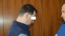 Muž se před soudem v Ostravě zodpovídal z pokusu o vraždu.