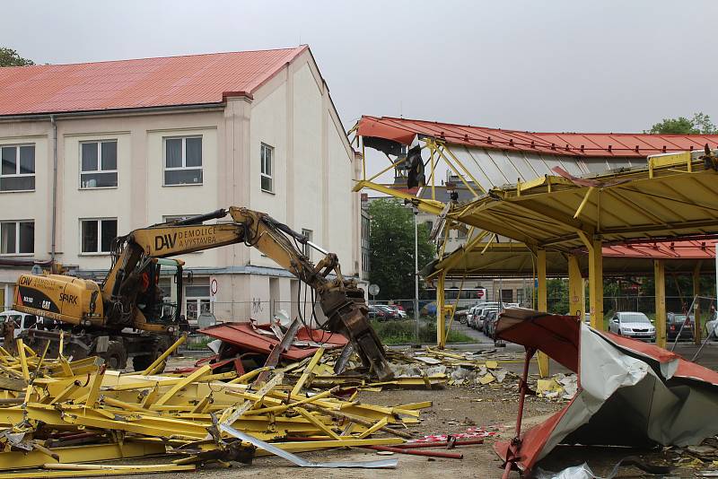 Demolice staré tržnice na Černé louce, 16.  května v Ostravě.