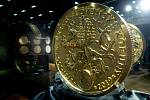 Do Ostravskému muzea dorazila 130 kg mince z ryzího zlata s hodnotou 100 milionů korun, 30 září 2020 v Ostravě.
