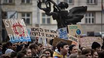 Studenti v Ostravě se 15. března 2019 připojili k celosvětové protestní akci, která má za cíl přimět politiky důsledněji chránit klima a snižovat emise.