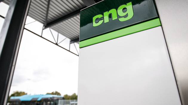 CNG stanice slouží k plnění aut stlačeným zemním plynem. Ilustrační foto.