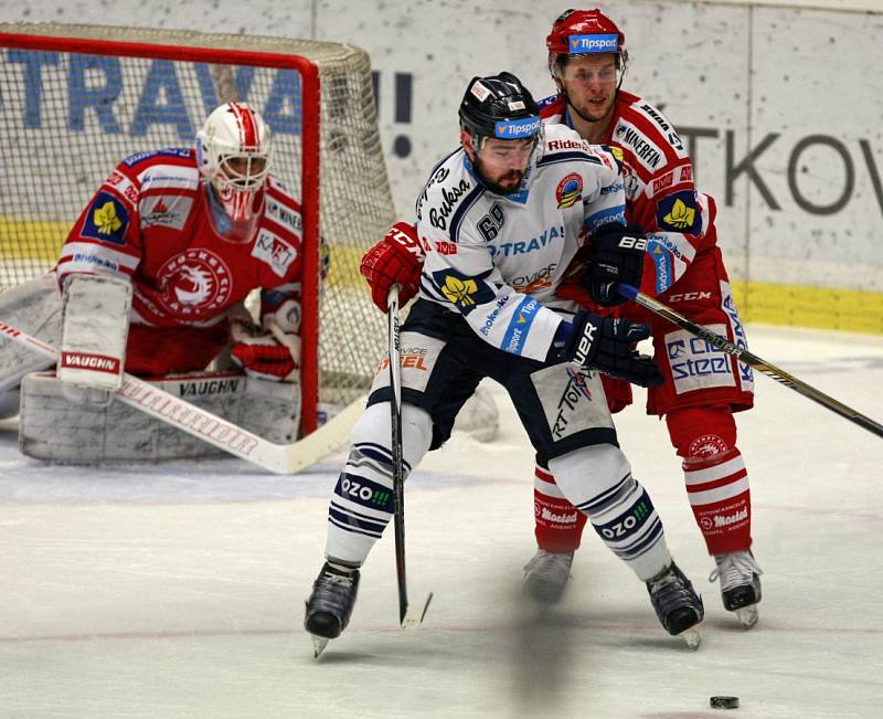44. kolo hokejové extraligy: HC Vítkovice Steel – HC Oceláři Třinec 2:1 v prodl.